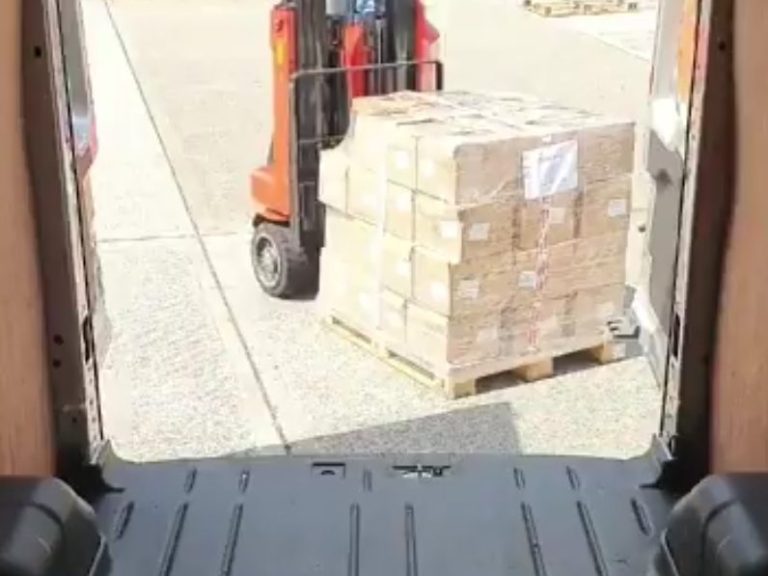Newbury Couriers Delivery Pallet Collection